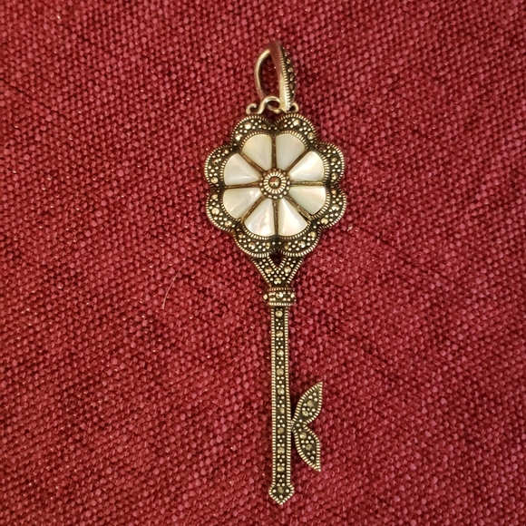 Marcasite and mother of pearl sterling key pendant - Picture 1 of 6